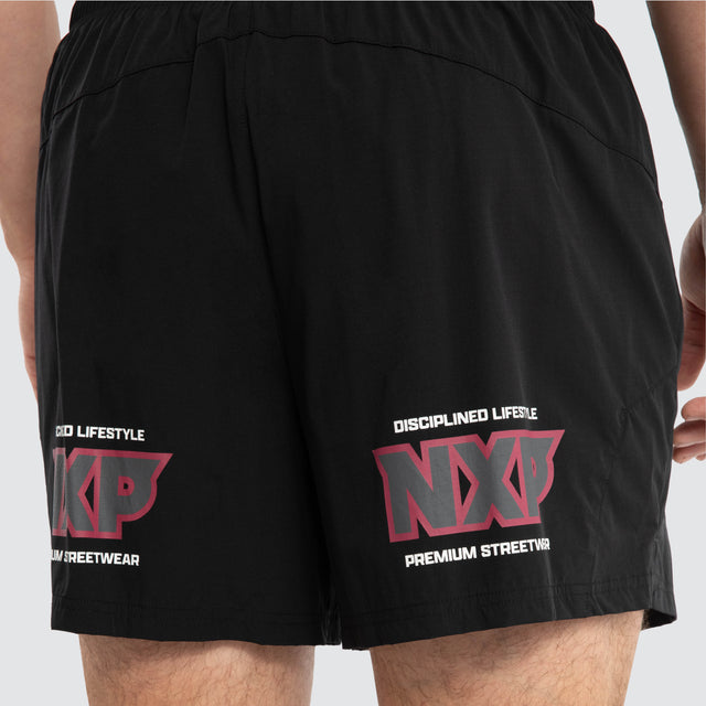 Model wears Sevens Rugby Short Black Shorts Black – image 5