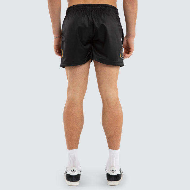 Model wears Lee Football Short Jet Black Shorts Black – image 3