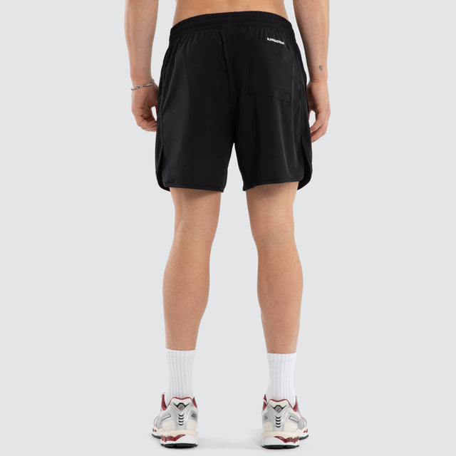 Model wears Alder Sport Short Jet Black Shorts Black – image 2