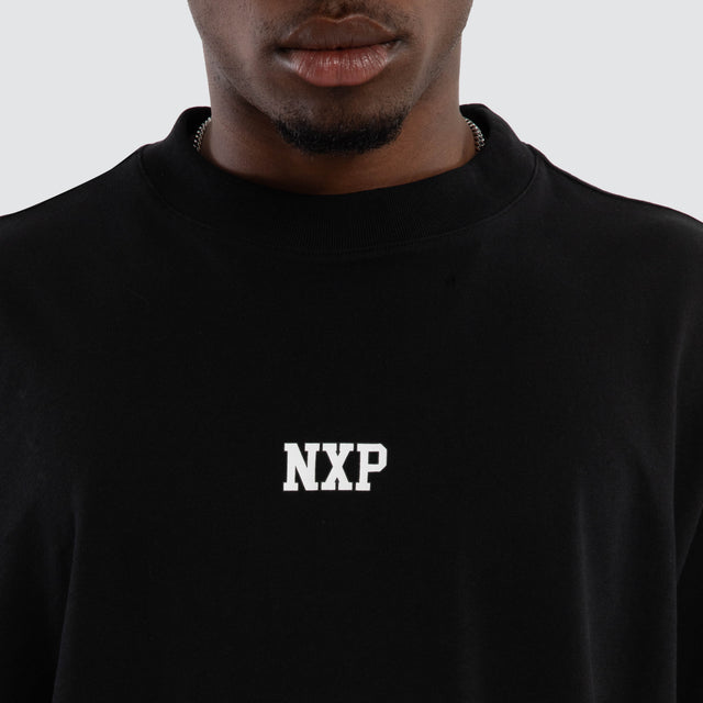 Model wears Foundation Raptor Tee Anthracite Black T-Shirts Black – image 4