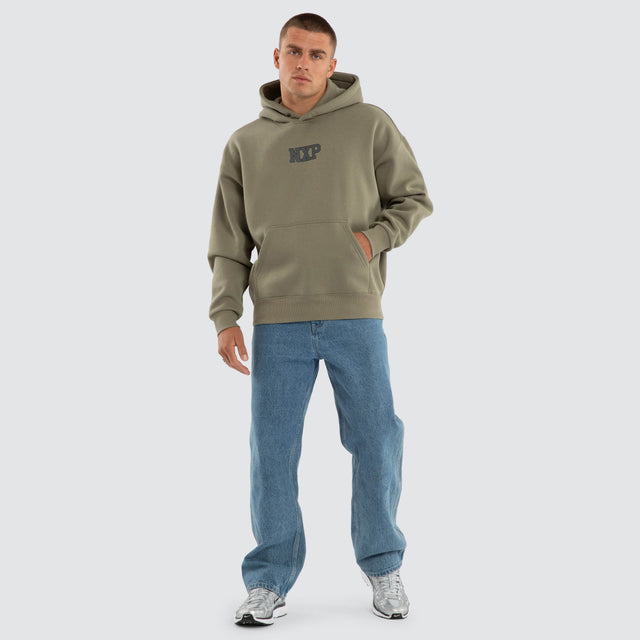 Model wears Foundation Box Fit Hoodie Khaki Hoodies Green – image 5