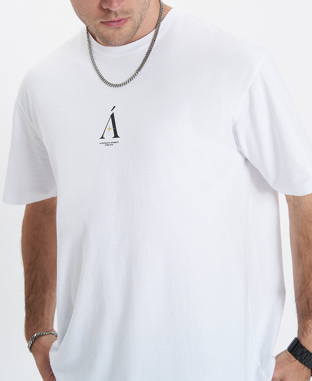 Man wearing the Hartland box fit t-shirt in white with ribbed crew neckline by the brand Americain, designed with the brand's logo in black colour.