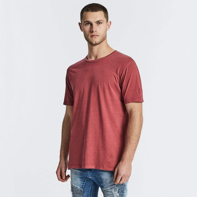 Nena and Pasadena Hybrid Step Hem T-Shirt Pigment Burgundy