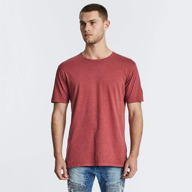 Nena and Pasadena Hybrid Step Hem T-Shirt Pigment Burgundy