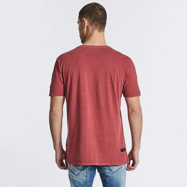 Nena and Pasadena Hybrid Step Hem T-Shirt Pigment Burgundy