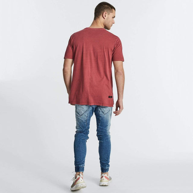 Nena and Pasadena Hybrid Step Hem T-Shirt Pigment Burgundy