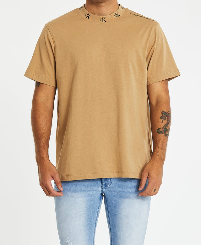 Logo Jacquard T-Shirt Timeless Camel – Neverland Store