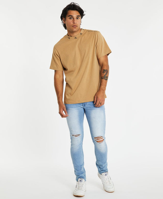 Camel – T-Shirt Jacquard Timeless Neverland Store Logo