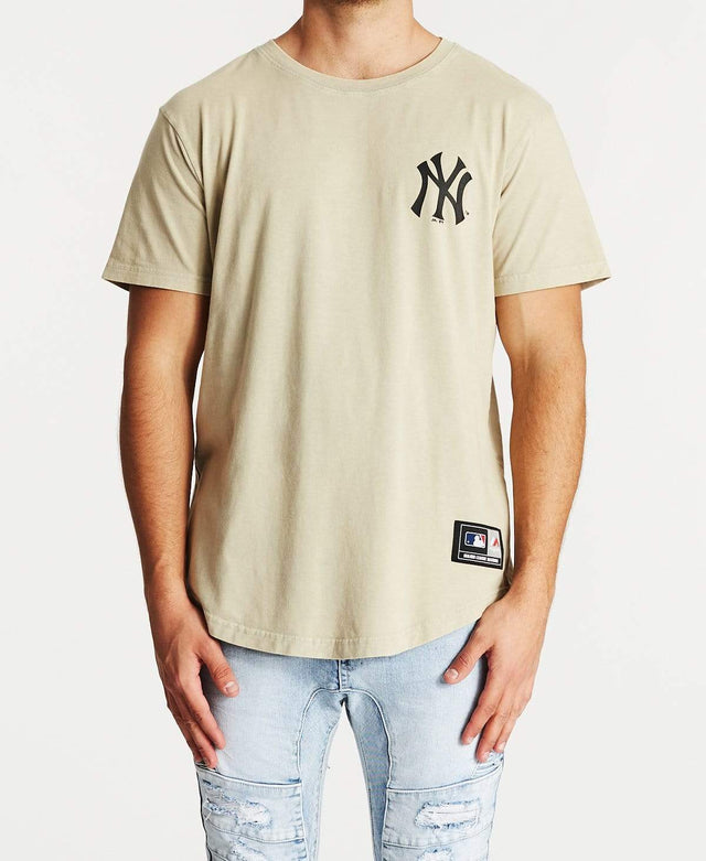 Majestic Kurent Scoop Hem T-Shirt Yankees Silver Grey