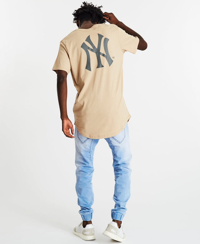 Majestic Kurent Scoop Hem T-Shirt Yankees Washed Sesame