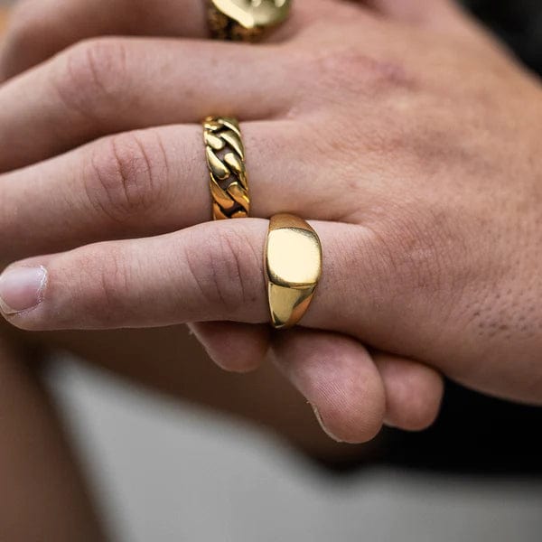Minimal discount signet ring